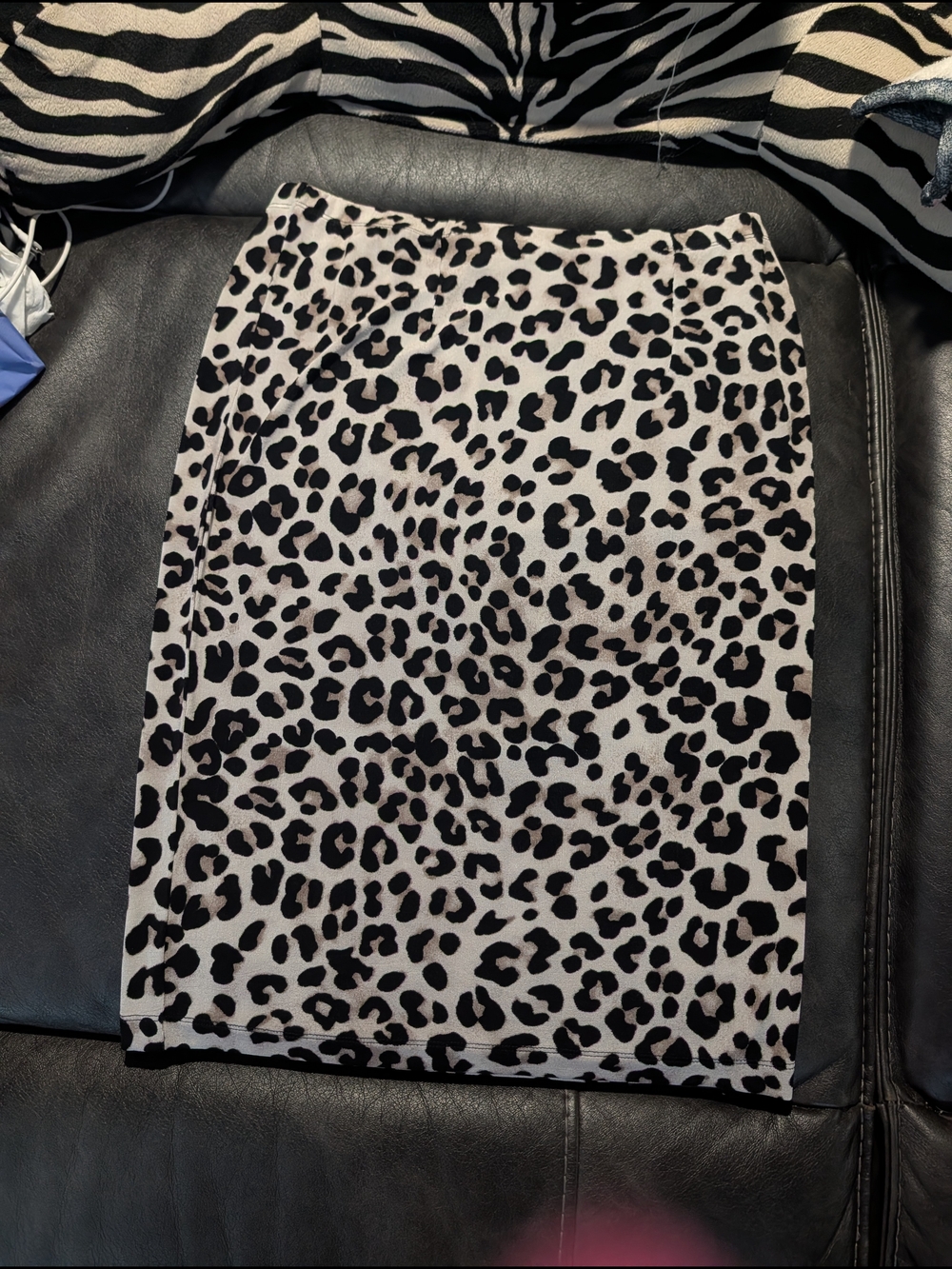 NWT Women’s Leopard Print Pencil Skirt With Stretch- Chicos Travelers